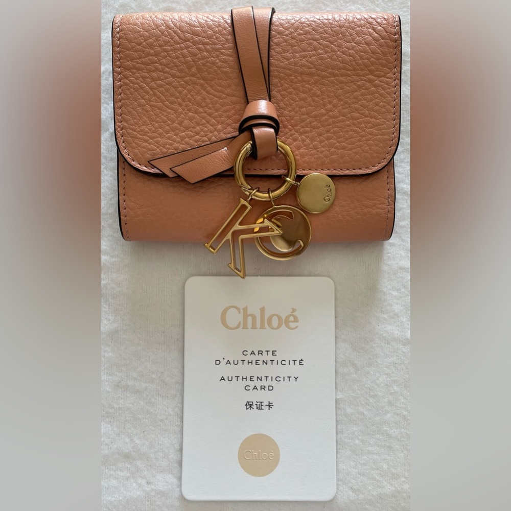 Chloé Authentic Vintage Peach Leather Compact Wallet with Gold Charms - Picture 2 of 16